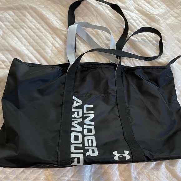 Guc UnderArmour gym tote. Double handles ! - Picture 2 of 6